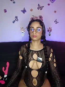 Snapshot of issis22 chatting on 12, 11, 2025 issis22 online show from 12, 11, 2025