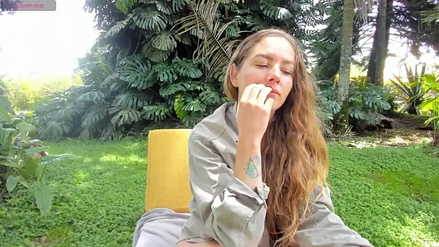 Angiehuston1 online show from 18, 4, 2026