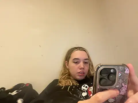 Snapshot of violetcutie chatting on 27, 9, 2025 violetcutie online show from 27, 9, 2025