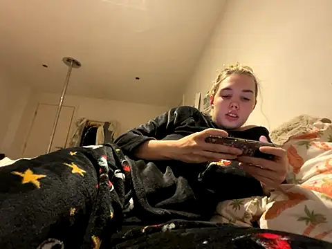 Snapshot of violetcutie chatting on 5, 10, 2025 violetcutie online show from 5, 10, 2025