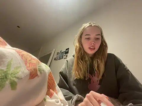 Snapshot of violetcutie chatting on 20, 9, 2025 violetcutie online show from 20, 9, 2025