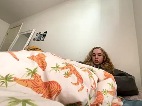 Snapshot of violetcutie chatting on 15, 9, 2025 violetcutie online show from 15, 9, 2025