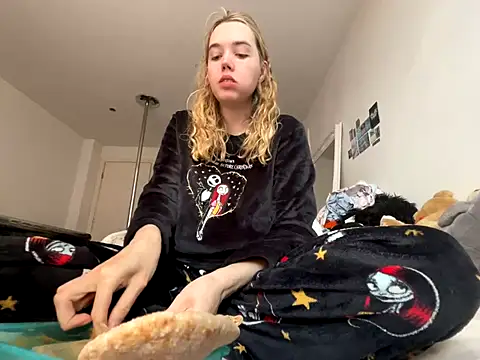 Snapshot of violetcutie chatting on 28, 9, 2025 violetcutie online show from 28, 9, 2025