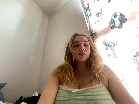 Snapshot of violetcutie chatting on 17, 9, 2025 violetcutie online show from 17, 9, 2025