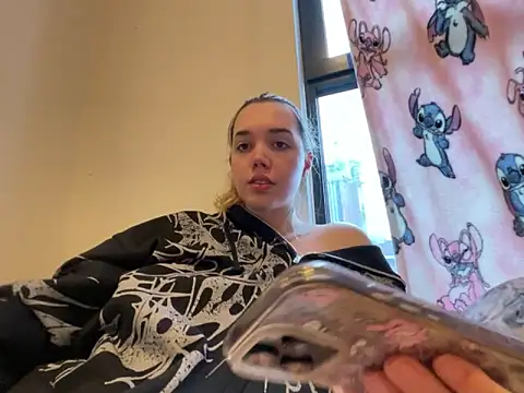 Snapshot of violetcutie chatting on 10, 10, 2025 violetcutie online show from 10, 10, 2025