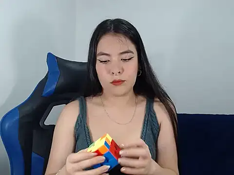 EloiseJun online show from 19, 11, 2025