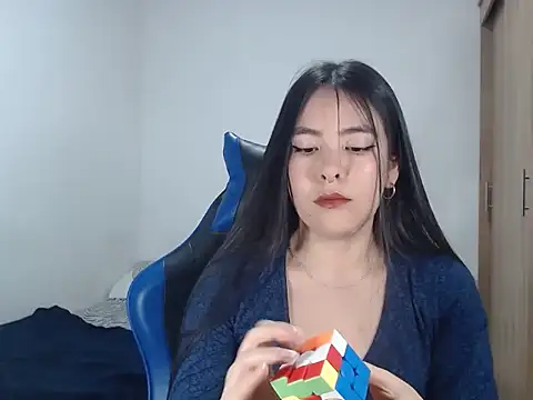 EloiseJun online show from 6, 11, 2025