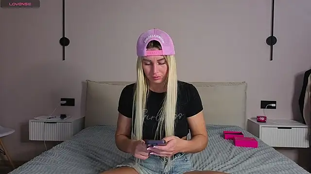 Snapshot of Whiteflower_xo chatting on 20, 5, 2026 Whiteflower xo online show from 20, 5, 2026