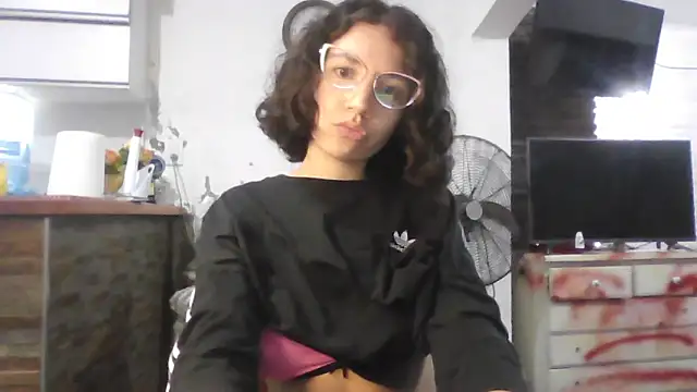 Snapshot of loliporomero chatting on 5, 11, 2025 loliporomero online show from 5, 11, 2025