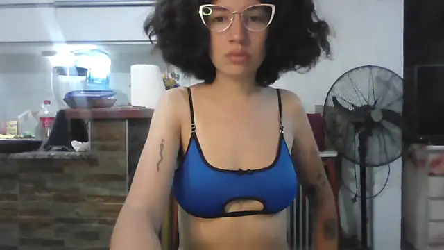 Snapshot of loliporomero chatting on 10, 10, 2025 loliporomero online show from 10, 10, 2025