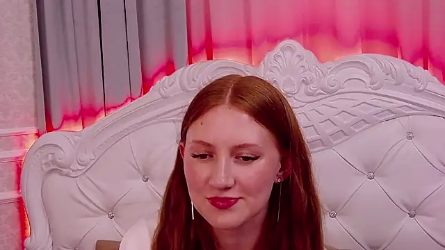 Snapshot of SaraMoor chatting on 21, 10, 2025 SaraMoor online show from 21, 10, 2025