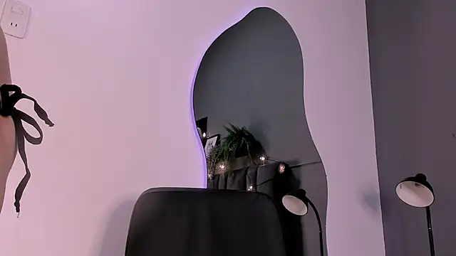 TiffValentinee  online show from 8, 11, 2025