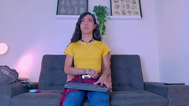 TiffValentinee  online show from 5, 3, 2026