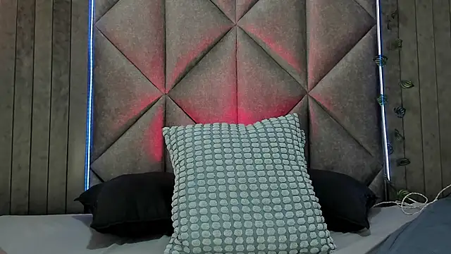 TiffValentinee  online show from 1, 10, 2025