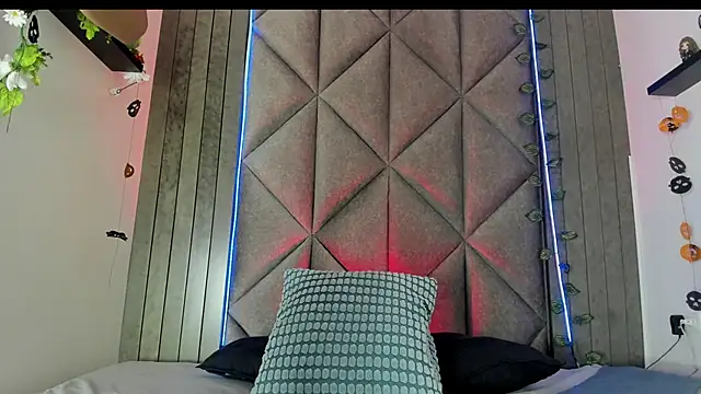 TiffValentinee  online show from 24, 10, 2025