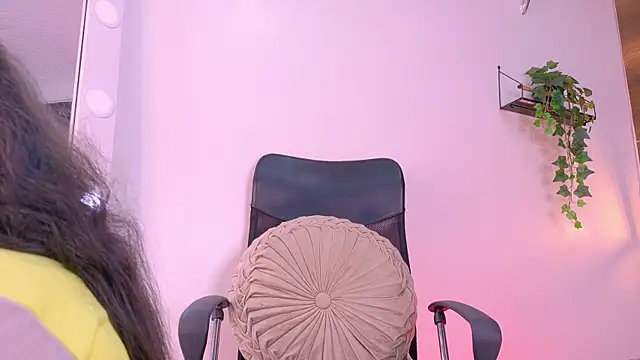 TiffValentinee  online show from 13, 10, 2025