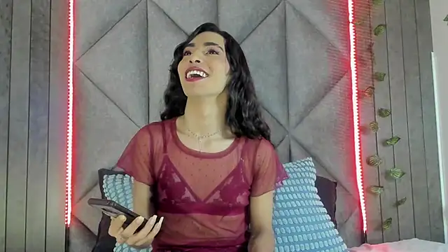 TiffValentinee  online show from 25, 2, 2026