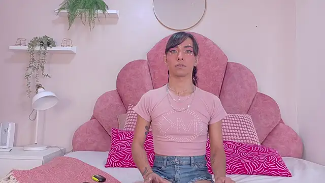 TiffValentinee  online show from 12, 11, 2025