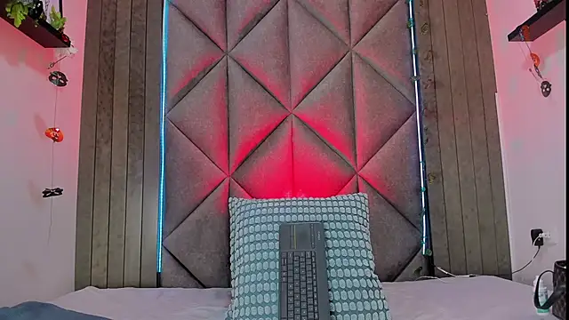 TiffValentinee  online show from 27, 10, 2025