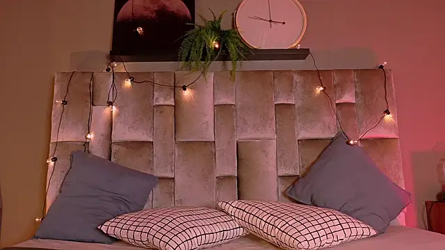 TiffValentinee  online show from 13, 10, 2025