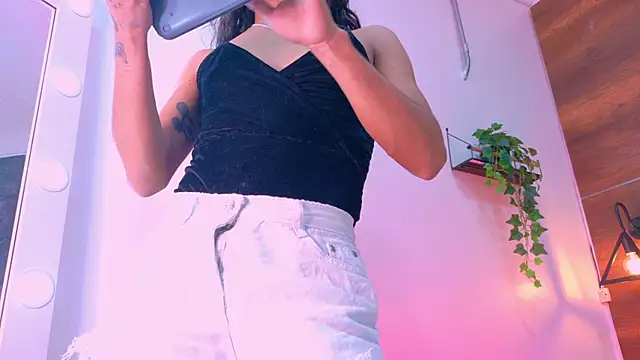 TiffValentinee  online show from 11, 10, 2025