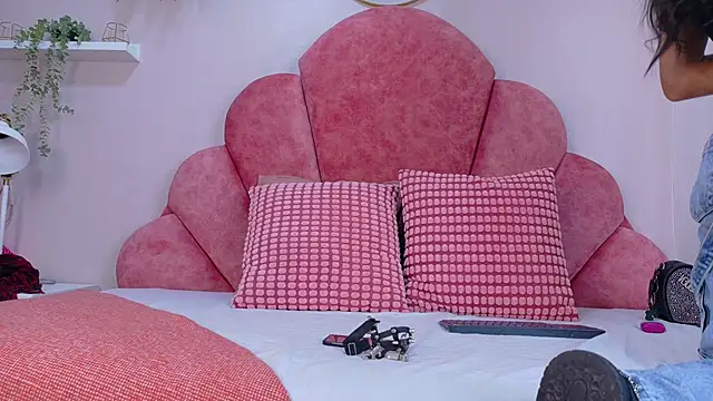 TiffValentinee  online show from 22, 10, 2025