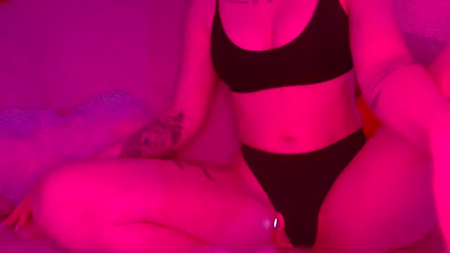 Snapshot of Little-Red21 chatting on 15, 10, 2025 Little-Red21 online show from 15, 10, 2025