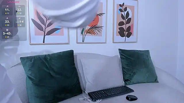 Snapshot of crystal_peed chatting on 9, 10, 2025 crystal peed online show from 9, 10, 2025