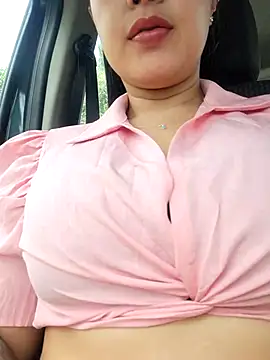 Snapshot of CrisMarulanda chatting on 14, 10, 2025 CrisMarulanda online show from 14, 10, 2025