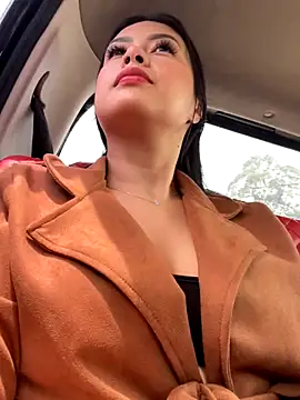 CrisMarulanda online show from 5, 11, 2025