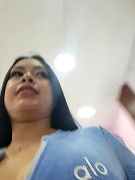 CrisMarulanda online show from 14, 11, 2025