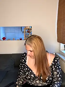 Katherine Leyla online show from 26, 11, 2025