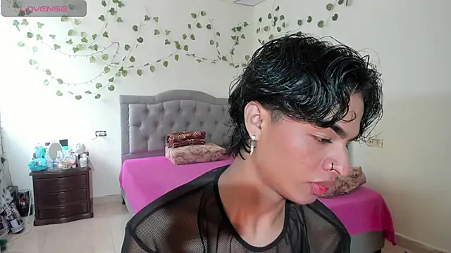 Snapshot of ariel_adan chatting on 10, 10, 2025 ariel adan online show from 10, 10, 2025