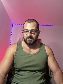 Snapshot of magnumchris chatting on 25, 5, 2026 magnumchris online show from 25, 5, 2026
