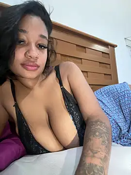 hillarymoreninha online show from 24, 3, 2026