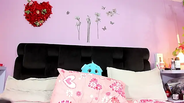 Snapshot of KendallWings chatting on 30, 11, 2025 KendallWings online show from 30, 11, 2025