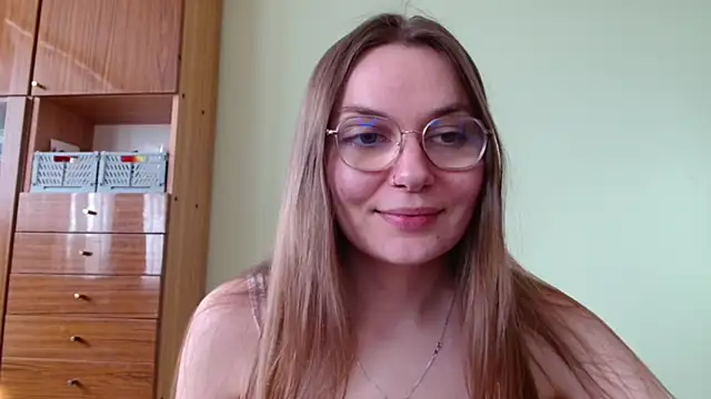 Snapshot of LooveELLYx chatting on 22, 5, 2026 LooveELLYx online show from 22, 5, 2026