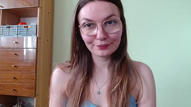 Snapshot of LooveELLYx chatting on 4, 5, 2026 LooveELLYx online show from 4, 5, 2026