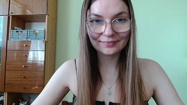 Snapshot of LooveELLYx chatting on 27, 5, 2026 LooveELLYx online show from 27, 5, 2026