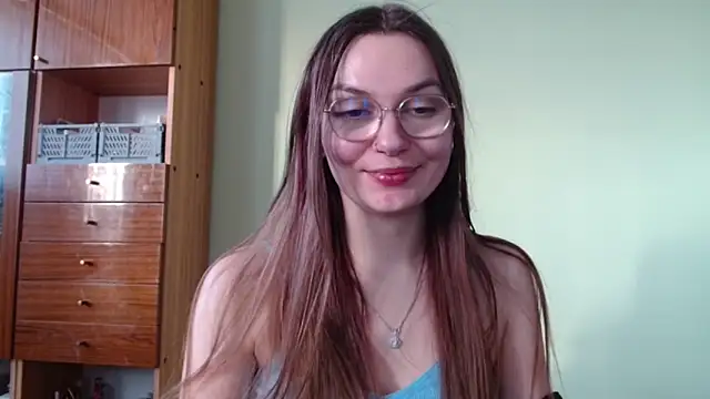 LooveELLYx online show from 18, 2, 2025