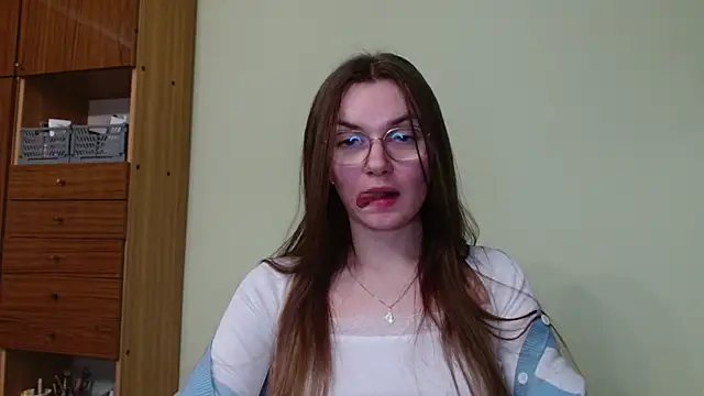 LooveELLYx online show from 6, 2, 2025