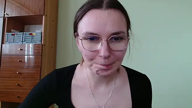 Snapshot of LooveELLYx chatting on 13, 5, 2026 LooveELLYx online show from 13, 5, 2026