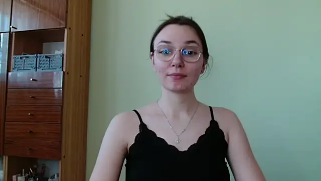 LooveELLYx online show from 7, 3, 2025