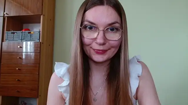 Snapshot of LooveELLYx chatting on 6, 5, 2026 LooveELLYx online show from 6, 5, 2026