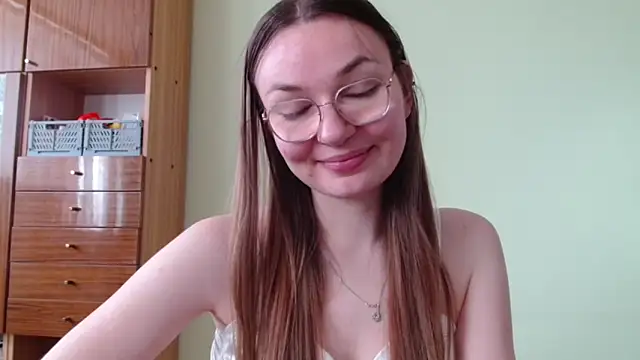 Snapshot of LooveELLYx chatting on 12, 5, 2026 LooveELLYx online show from 12, 5, 2026