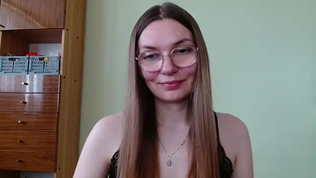 Snapshot of LooveELLYx chatting on 7, 5, 2026 LooveELLYx online show from 7, 5, 2026