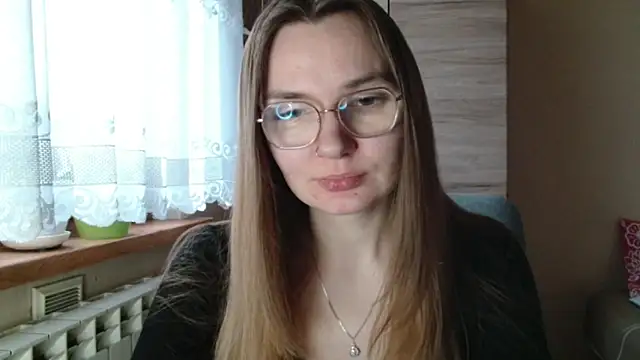 LooveELLYx online show from 5, 12, 2025