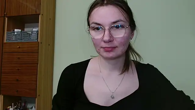 LooveELLYx online show from 4, 2, 2025