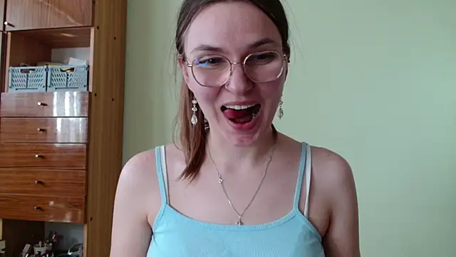 LooveELLYx online show from 15, 4, 2026