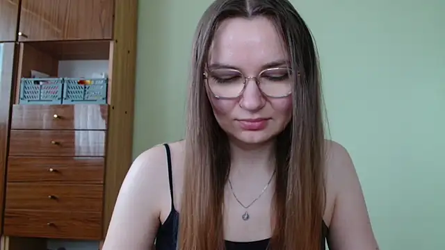 Snapshot of LooveELLYx chatting on 5, 6, 2026 LooveELLYx online show from 5, 6, 2026